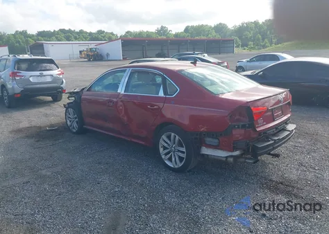 2016 Volkswagen Passat 1.8T Sel Premium z USA, uszkodzony, nr VIN 1VWCT7A3XGC048469